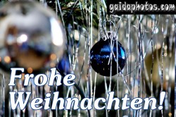 Frohe Weihnachten Karte, Weihnachtskugeln, Lametta